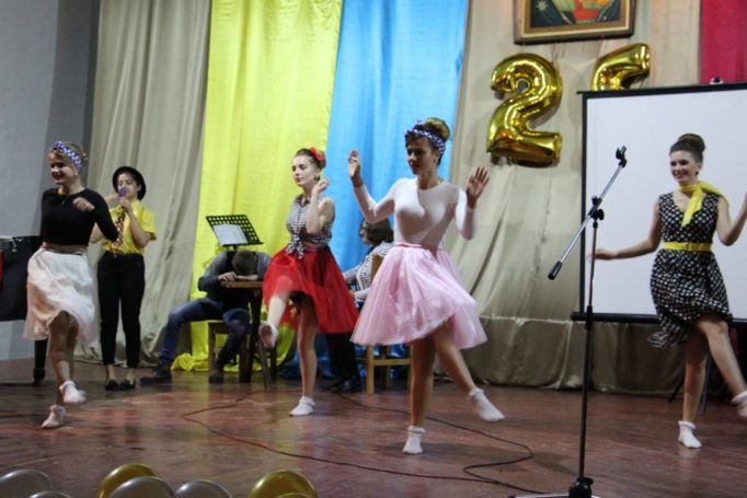 Танець студентів істориків