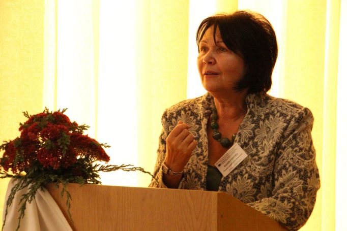 Ректор професор Надія Скотна вітає учасників конференції