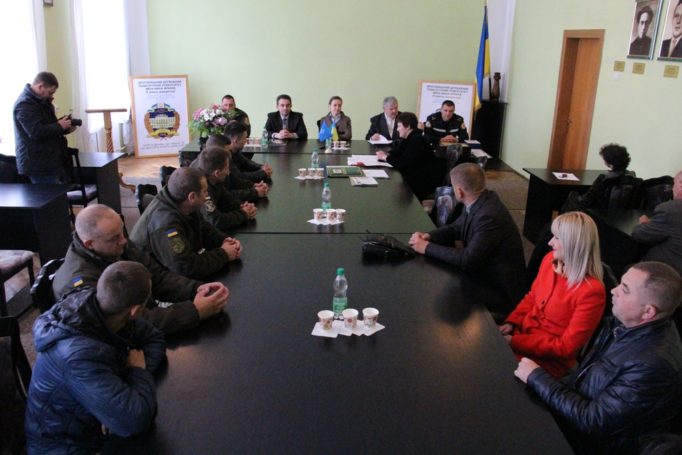 В очікуванні вручення дипломів