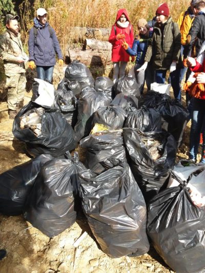 «Кургани» зі сміття після туристів