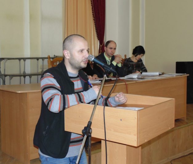 Доповідає помічник ректора Володимир Кісіль