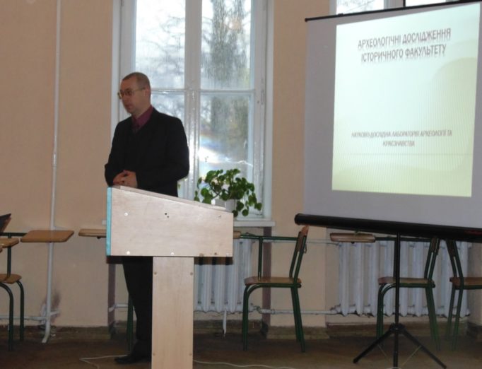 Доповідає ст. викладач Василь Менько