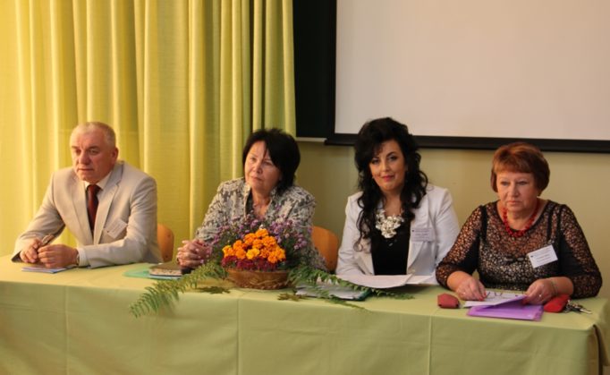 Президія (зліва направо) доцент Іван Кутняк, професор Надія Скотна, доцент Лілія Стахів, доцент Галина Філь