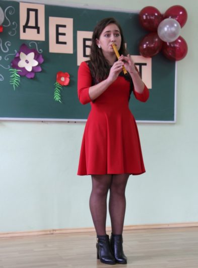 Виступає Леся Дзиньора