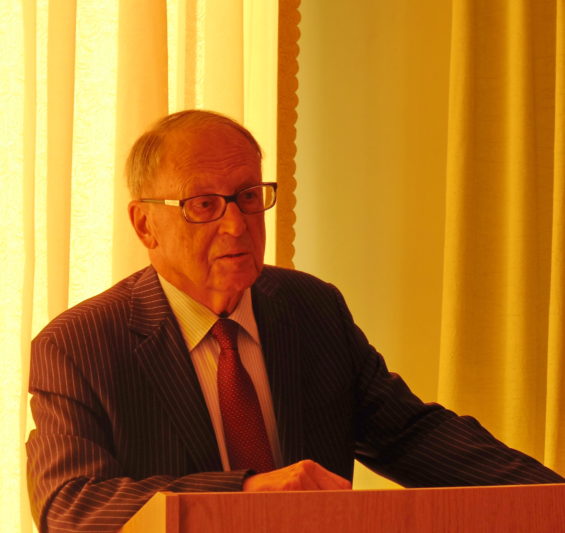 Дповідає академік НАП України Віталій Кононенко