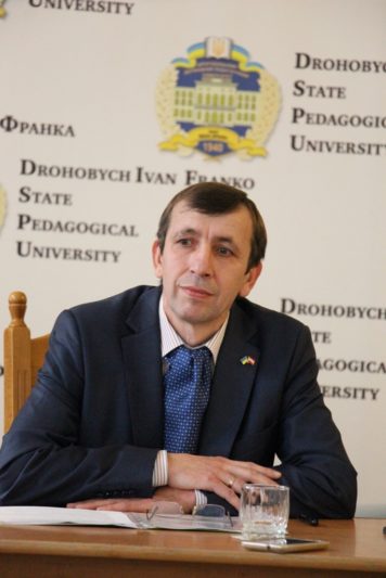 Модератор заходу доцент Ярослав Лопушанський