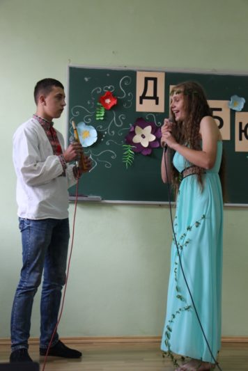Театралізоване дійство у виконанні студентів Миколи Іванюка і Наталії Лазор
