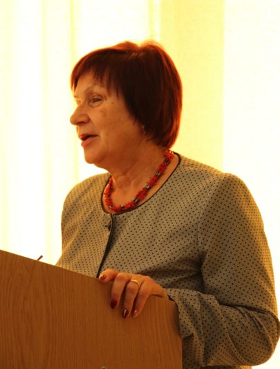 Доповідь виголошує професор Марія Федурко