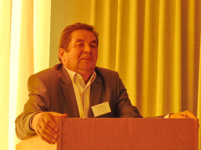 Доповідає професор Василь Ґрещук