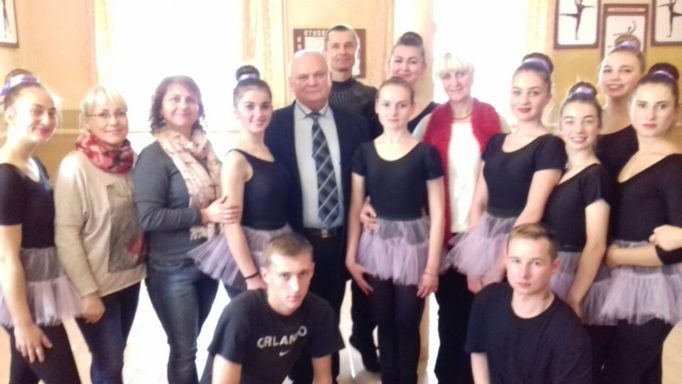 Фото на згадку викладачів, учнів та студентів