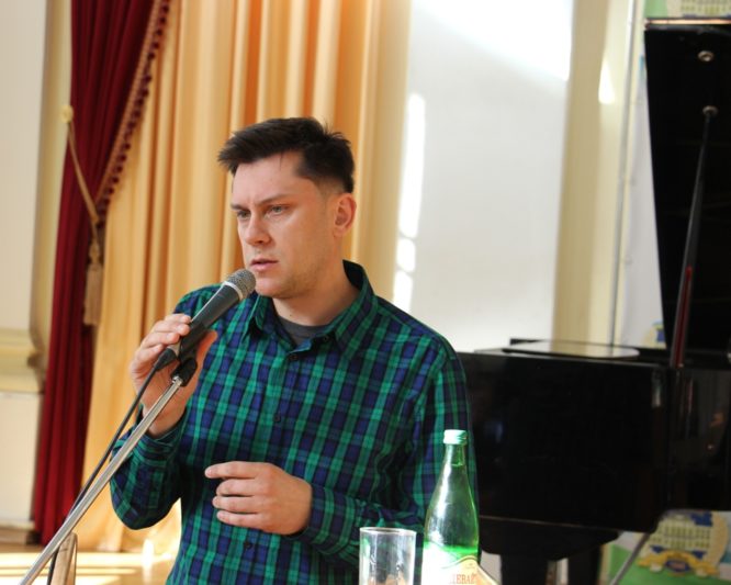 Лектор-музикант Роман Бардун