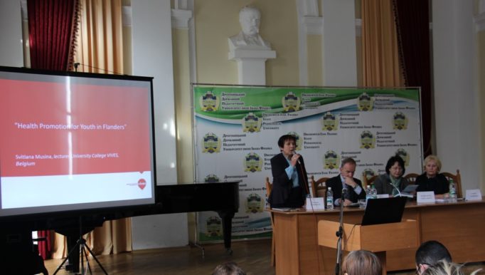 Урочисто відкриває семінар декан біолого - природничого факультету доцент Світлана Волошанська