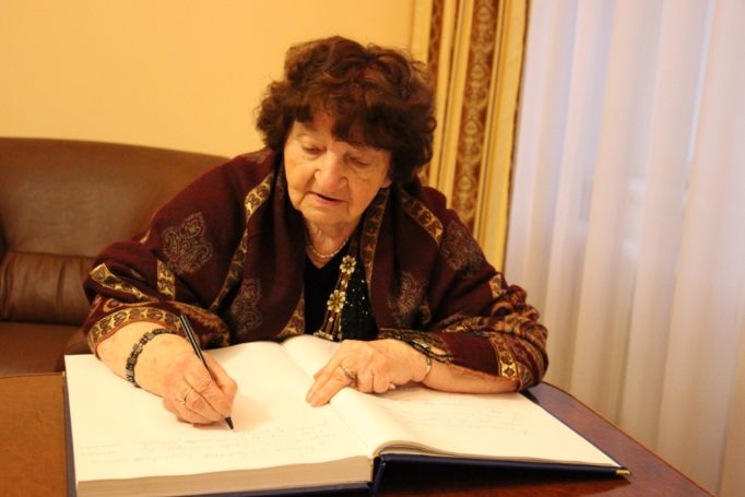 Професор Богдана Фільц залишила свої враження від перебування в університеті у “Книзі почесних гостей”