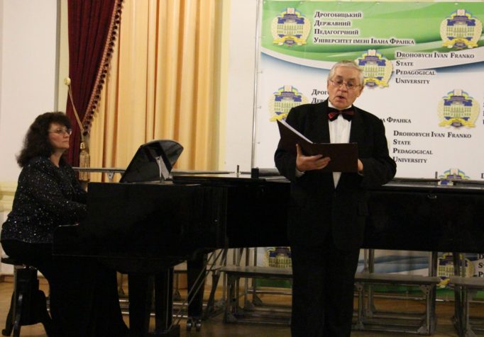 Пісня “Зелений явір” - виконує професор Корнель Сятецький (концертмейстр - доцент Олександра Німилович)