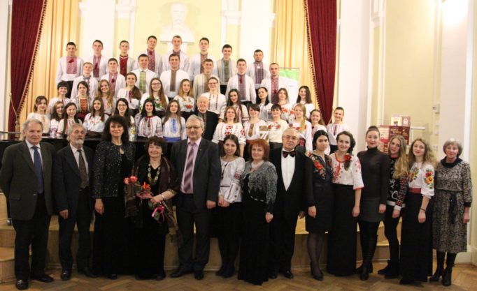 Учасники святкової академії