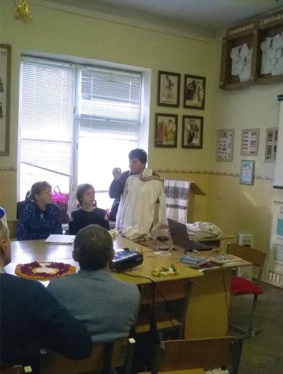 Доцент Надія Кузан розповідає про автентичну бойківську сорочку