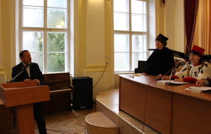 Міський голова Дрогобича Тарас Кучма вітає Богдану Фільц