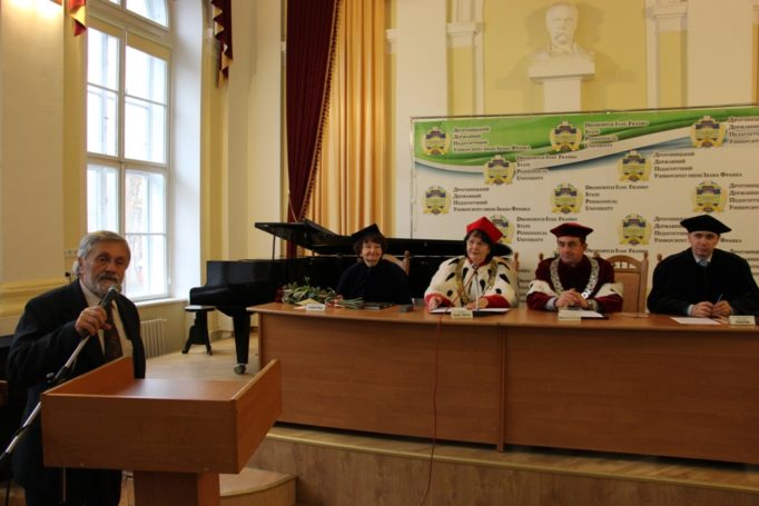 Слово про номінанта виголошує голова Дрогобицької організації Національної спілки композиторів України Володимир Грабовський