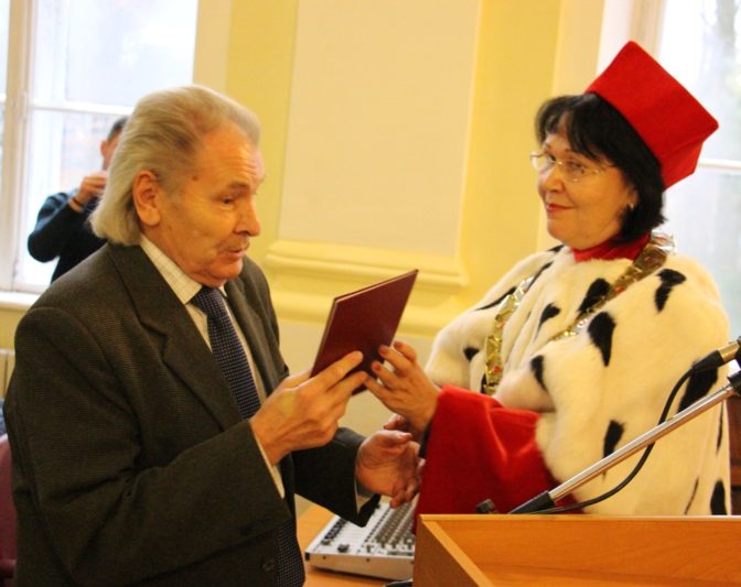 Вручення відзнаки університету професору Михайлу Шалаті