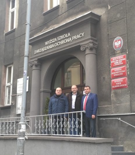 На фото (зліва направо): професор Богдан Кишакевич, доцент Павло Скотний, проректор з науково-педагогічної роботи доцент Юрій Вовк.