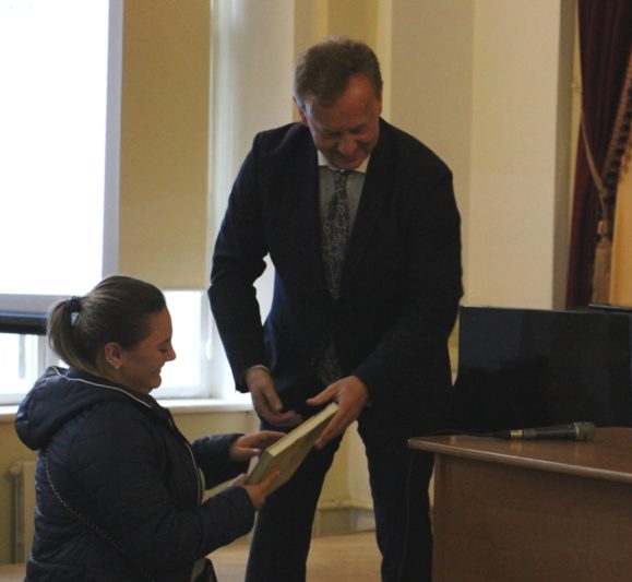 Подарунок від Почесного Консула Королівства Бельгія