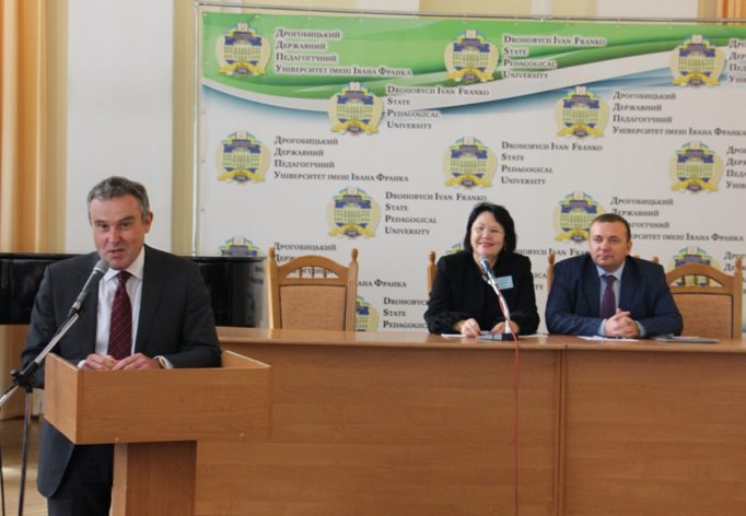 Виступає Надзвичайний і Повноважний Посол Королівства Бельгія в Україні Люк Якобс