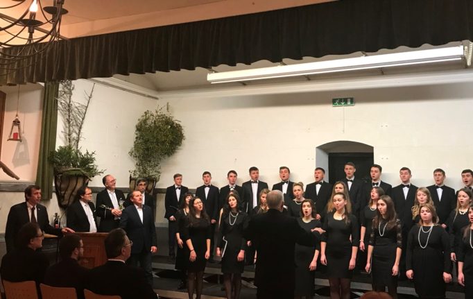 Різдвяний концерт студентської хорової капели «Ґаудеамус» (художній керівник і диригент – професор Степан Дацюк) у м. Граткорн