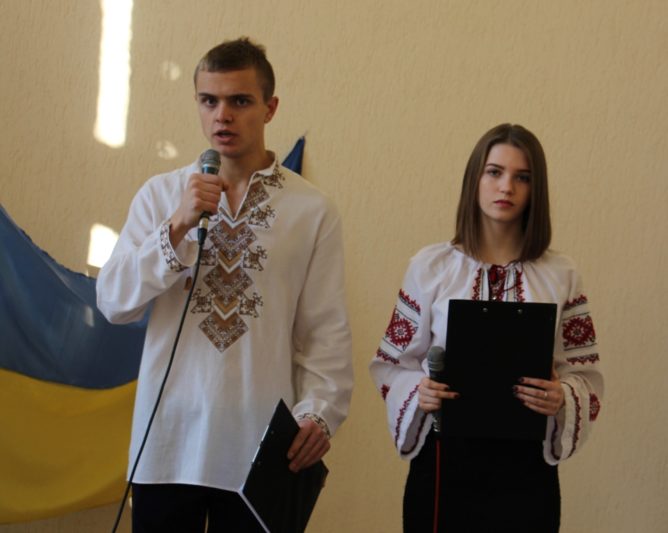 Ведучі заходу Микола Журавчак (ІП-31Б) та Софія Швед (ІП-32Б)