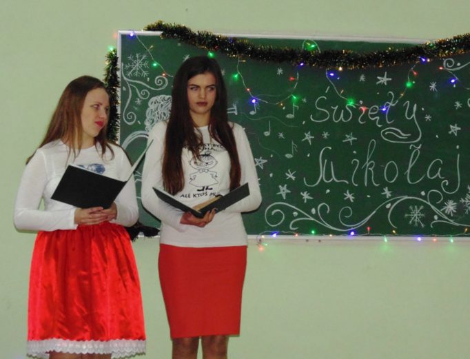 Ведучі - студентки групи УП-46Б Іванна Полоцька та Ганна Калинич