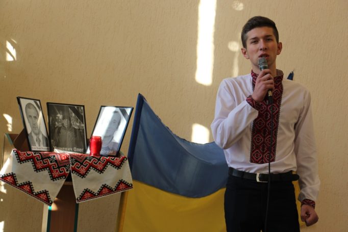 Вірш про Майдан читає студент Василь Хорканін (ІП-12Б)