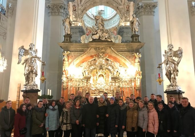 Відвідини поломницького центру базиліки Різдва Пресвятої Богородиці в місті Маріяцель