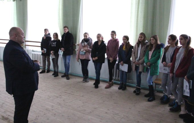 Як стати професійним хореографом розповідає учням доцент Петро Фриз