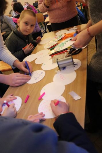 Готуємо іграшки для новорічної ялинки разом