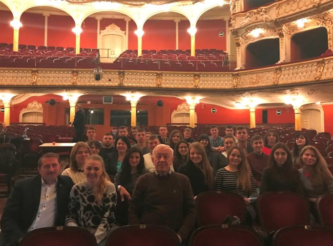 Очільник міста Дрогобича Тарас Кучма, студентська хорова капела «Ґаудеамус» та художній керівник і диригент – професор Степан Дацюк а залі Грацької опери