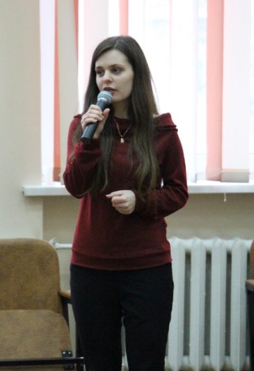 Вітальне слово виголошує начальник відділу молодіжної політики і соціальної роботи Ірина Казан