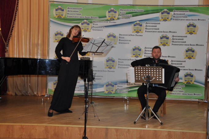 Музичний дарунок у виконанні Мирослави Которович та Ігоря Саєнко