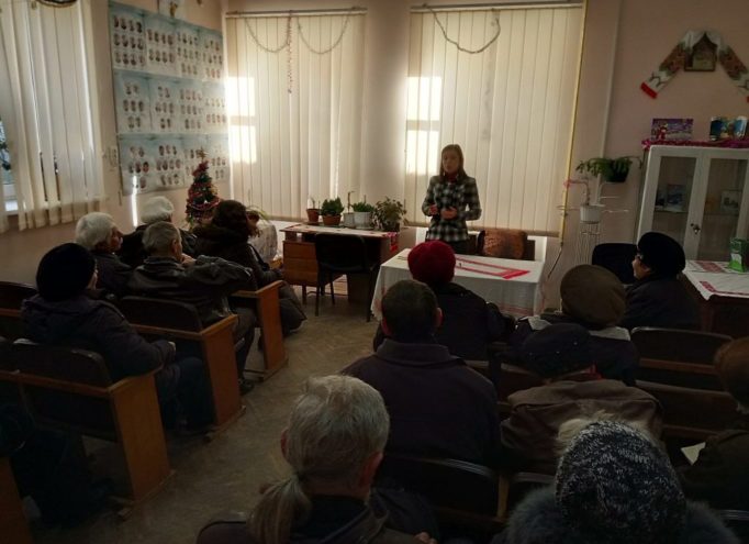 Викладач Оксана Лупак дає відповіді на запитання аудиторії щодо профілактики та попередження ускладнень цукрового діабету