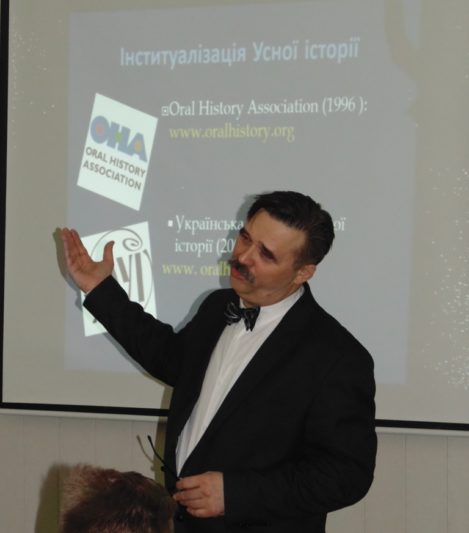 Лекцію читає професор Юрій Волошин