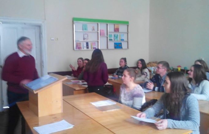 Професор Мирослав Савчин вітає учасників конференції