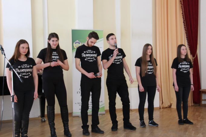 Комедійне вітання випускникам дарує команда КВН «Галюцинації»