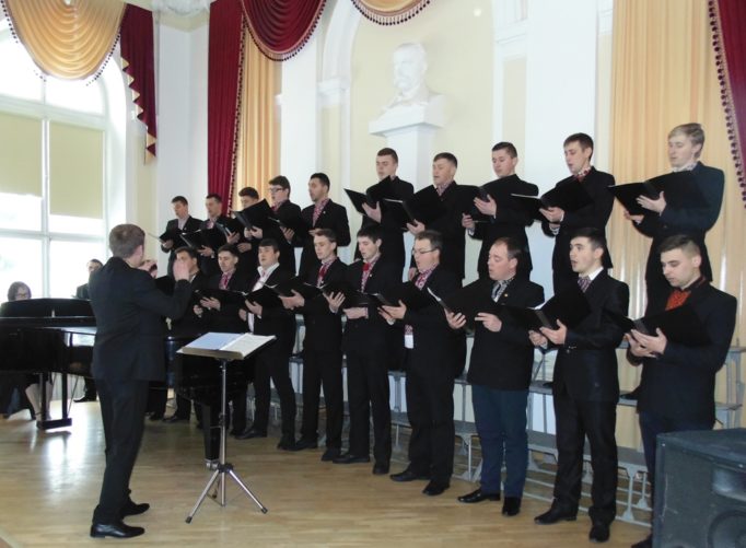 Відкриває вечір чоловічий камерний хор «Боян Дрогобицький»