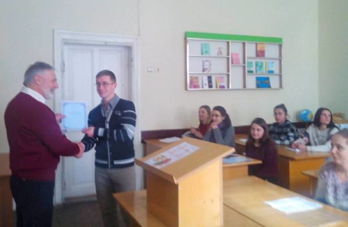 Вручення сертифікатів учасникам презентації освітньої технології «Особистісно-професійний розвиток майбутнього педагога»