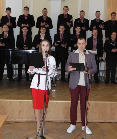 Ведучі вечора - студенти Христина Флешко та Андрій Василів