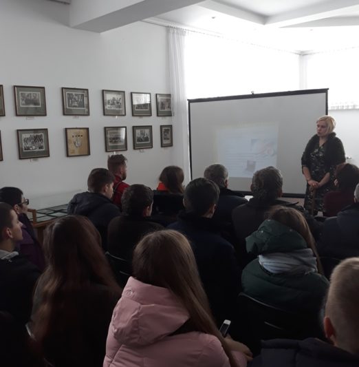 Доповідає доцент Єлизавета Копельців-Левицька