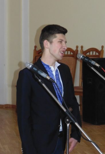 Переможець конкурсу читців поезій Т. Шевченка Василь Хорканін