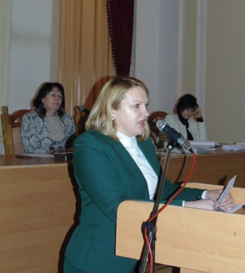 Про роботу бухгалтерської служби та фінансово-господарську діяльність університету доповідає головний бухгалтер Світлана Черевко