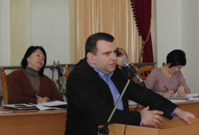 Участь в обговоренні бере проректор з науково-педагогічної роботи доцент Юрій Вовк