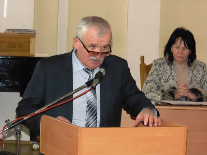 Спеціаліст служби охорони праці Михайло Губіцький представляє Комплексні заходи з питань охорони праці в університеті на 2018 рік