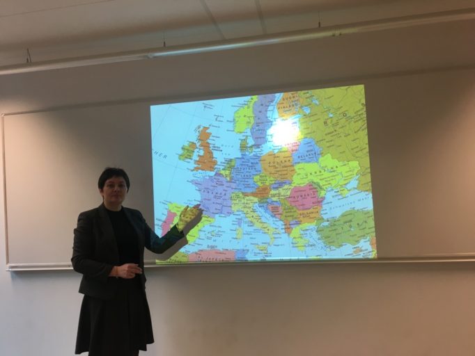 Доцент Олена Волошин