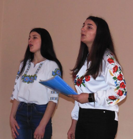 Музичне вітання учасникам конкурсу від студентів Катерини Музички та Марії Чурій